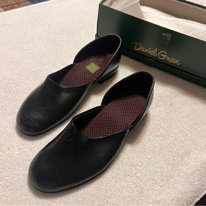 New Daniel Green Black leather comfy slippers for men size: 10.5